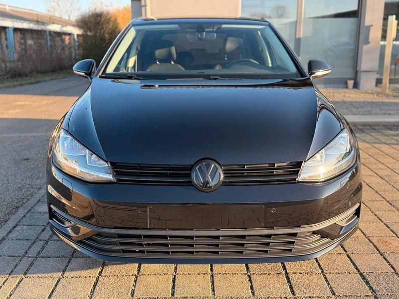 Gebraucht VW Golf VII Trendline 110 PS (80 kW) 2017 Schwarz Kleinwagen