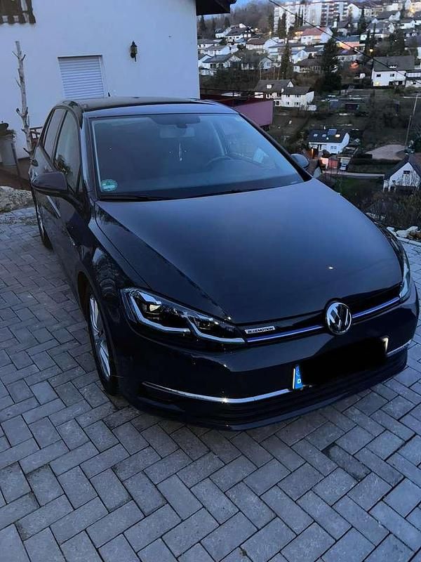 Gebraucht 2019 VW Golf VII Highline Limousine | 19.599 € (Etwas zu teuer) - Bild 1/4
