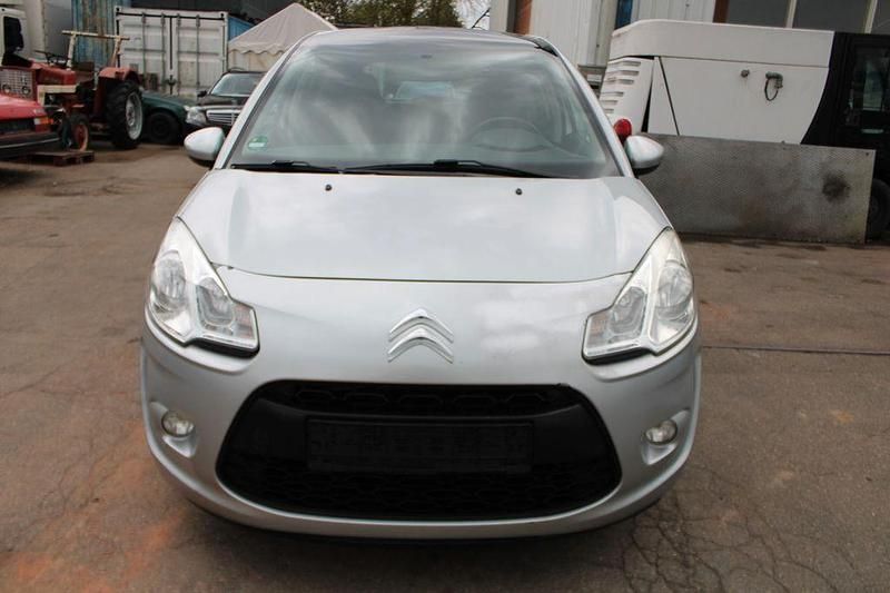 Second-hand Citroën C3 Tendance 73 CP (53 kW) 2010 Argintiu Berlinǎ