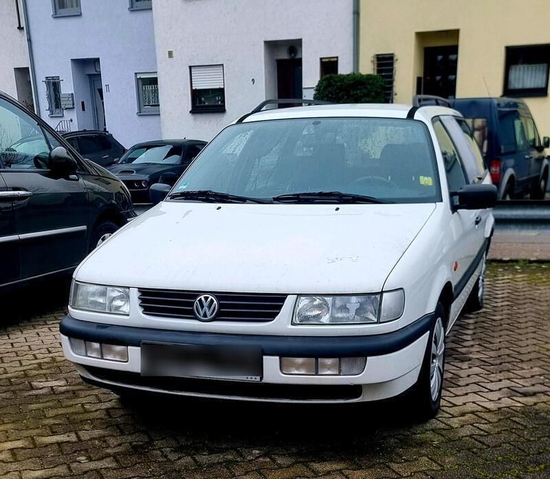 Weiß Gebraucht 1994 VW Passat Kombi | 1.200 € - Bild 1/4