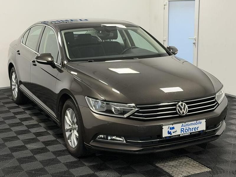 Gebraucht VW Passat Comfortline 150 PS (110 kW) 2018 Braun Limousine