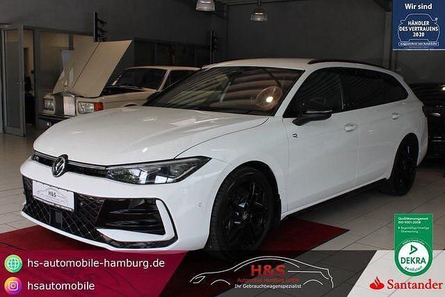 Pure white Gebraucht 2024 VW Passat R-line Kombi | 42.900 € (Etwas zu teuer) - Bild 1/4