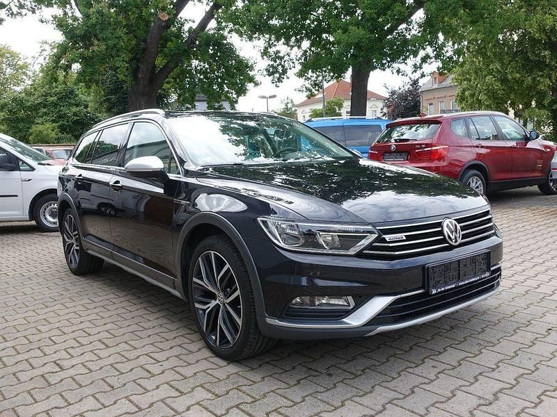 Schwarz Gebraucht 2018 VW Passat Limousine | 27.980 € (Teuer) - Bild 1/4