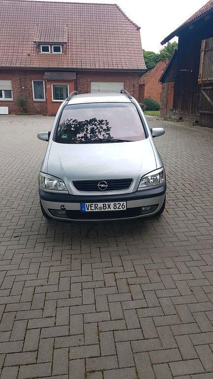 Silber Gebraucht 2000 Opel Zafira Van / Kleinbus | 2.300 € (Etwas zu teuer) - Bild 1/4