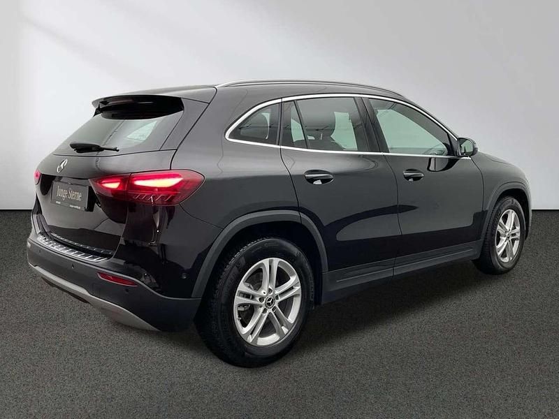 Gebraucht Mercedes GLA200 163 PS (119 kW) 2024 Schwarz SUV