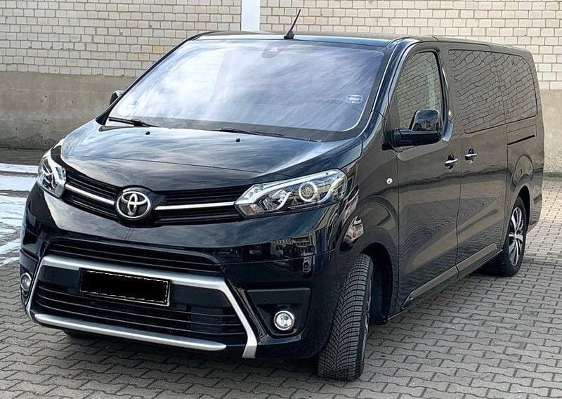 Gebraucht Toyota Proace Executive 177 PS (130 kW) 2023 Schwarz Van / Kleinbus
