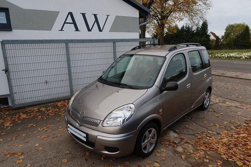 Grau Gebraucht 2005 Toyota Yaris Sol Kombi | 4.550 € (Etwas zu teuer) - Bild 1/4