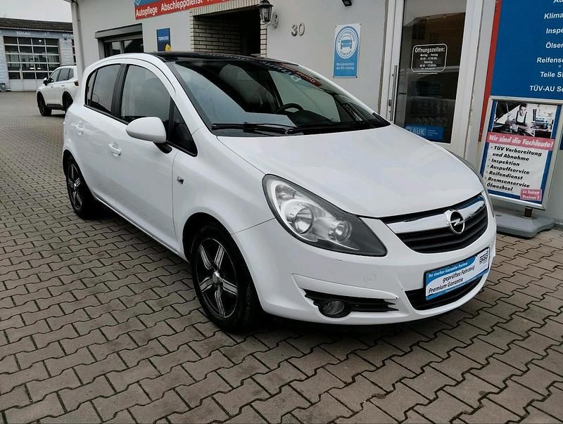 Weiß Gebraucht 2010 Opel Corsa Color Edition Kleinwagen | 3.499 € (Fairer Preis) - Bild 1/4