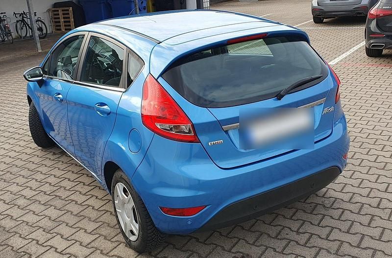 Gebraucht Ford Fiesta Titanium 95 PS (69 kW) 2011 Blau Kleinwagen