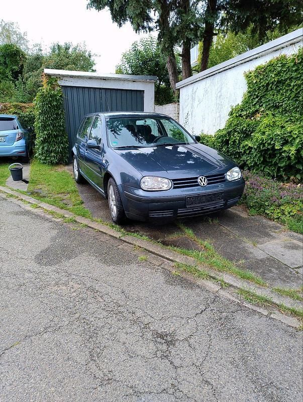 Grau Gebraucht 2002 VW Golf IV Limousine | 375 € (Superpreis) - Bild 1/4