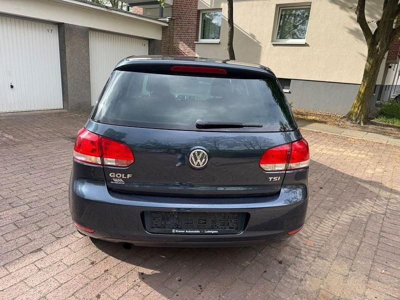 Gebraucht VW Golf VI Style 105 PS (77 kW) 2011 Blau Kleinwagen