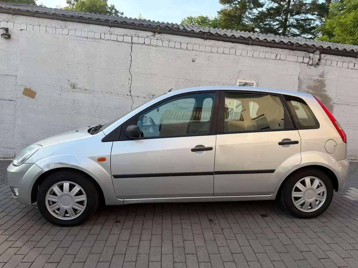 Gebraucht Ford Fiesta 101 PS (74 kW) 2002 Grau Kleinwagen
