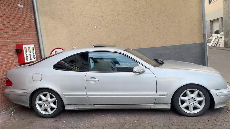 Gebraucht Mercedes CLK230 199 PS (146 kW) 2002 Silber Coupé