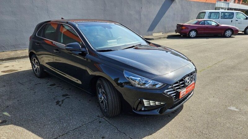 Phantom black Gebraucht 2023 Hyundai i30 Limousine | 22.590 € (Fairer Preis) - Bild 1/4