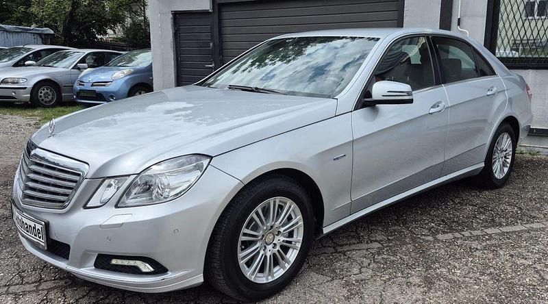 Silber Gebraucht 2009 Mercedes E350 Limousine | 14.590 € (Etwas zu teuer) - Bild 1/4