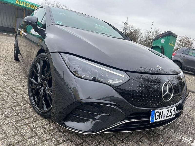 Grau Gebraucht 2024 Mercedes EQE300 AMG Limousine | 44.990 € (Guter Preis) - Bild 1/4