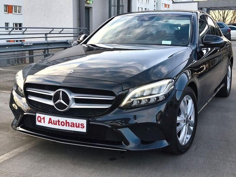 Schwarz Gebraucht 2019 Mercedes C180 Kombi | 20.890 € (Fairer Preis) - Bild 1/4