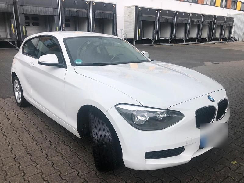 Weiß Gebraucht 2012 BMW 114 Kleinwagen | 4.999 € (Fairer Preis) - Bild 1/4