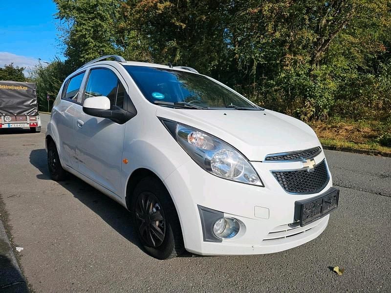 Weiß Gebraucht 2011 Chevrolet Spark Kleinwagen | 1.899 € (Guter Preis) - Bild 1/4