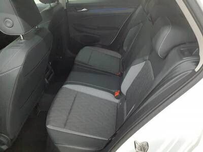 Gebraucht VW Golf VIII Pro 116 PS (85 kW) 2024 Weiß (pure white) Limousine