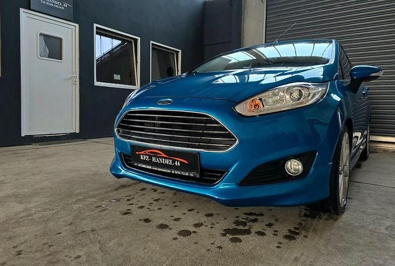 Blau Gebraucht 2013 Ford Fiesta Titanium Kleinwagen | 3.500 € (Superpreis) - Bild 1/4