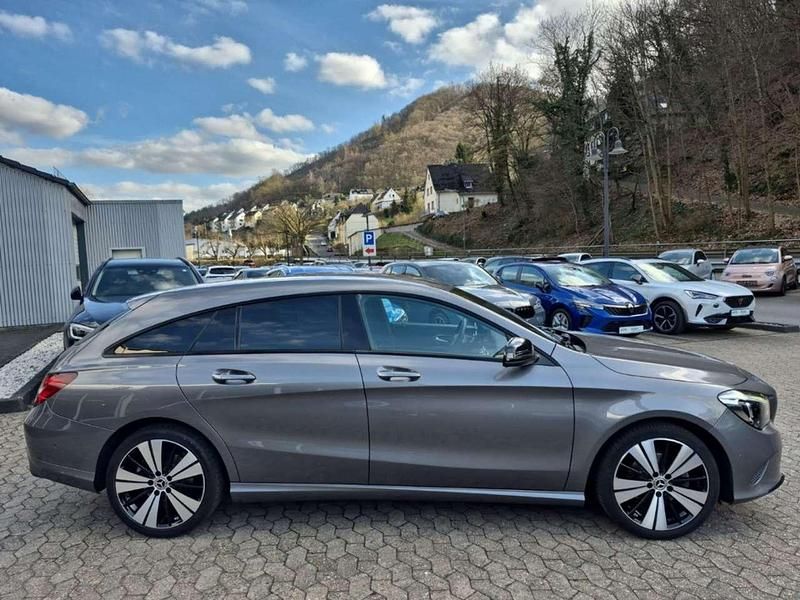 Gebraucht Mercedes CLA180 Night 122 PS (89 kW) 2018 Mountaingrau  met. Limousine