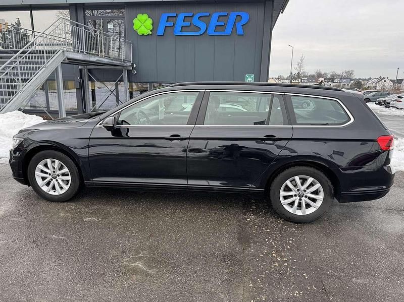 Gebraucht VW Passat 150 PS (110 kW) 2023 Deep black perleffekt Kombi