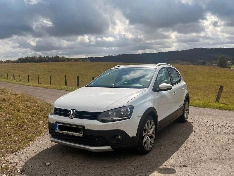 Weiß Gebraucht 2015 VW Polo Cross Kleinwagen | 10.450 € (Etwas zu teuer) - Bild 1/4