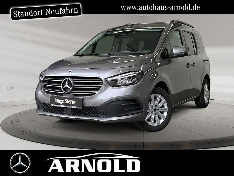 Grau (chromitgrau) Gebraucht 2024 Mercedes T180 Progressive Van / Kleinbus | 29.650 € (Guter Preis) - Bild 1/4