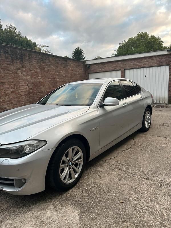Silber Gebraucht 2010 BMW 525 Limousine | 9.200 € (Guter Preis) - Bild 1/4