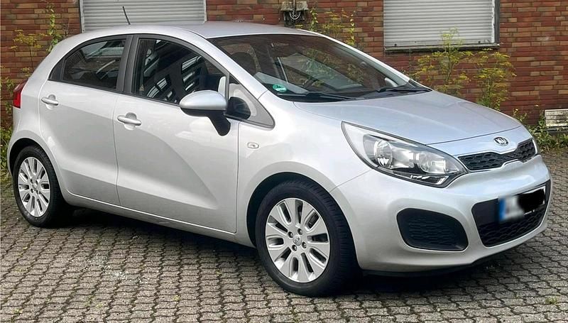 Gebraucht Kia Rio 86 PS (63 kW) 2013 Silber Kleinwagen