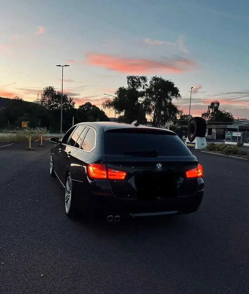 Gebraucht BMW 530 245 PS (180 kW) 2010 Schwarz Kombi