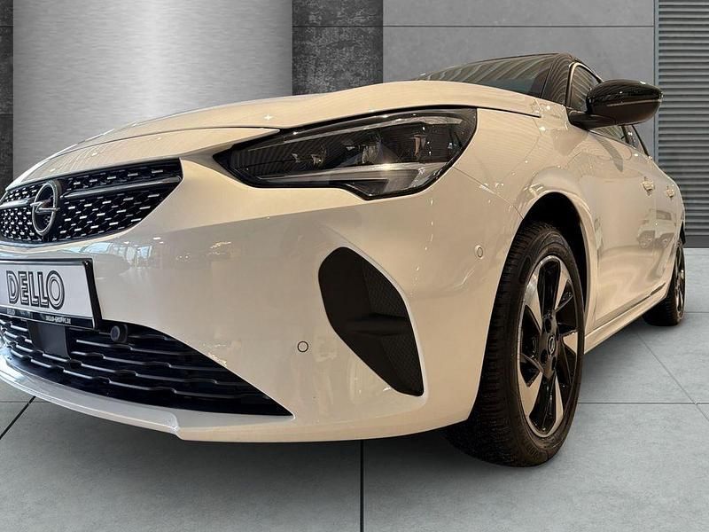 Gebraucht Opel Corsa-e Elegance 100 kW (136 PS) 2022 Jade weiss/arktis weiss Kleinwagen