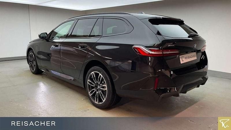 Neu BMW 550e Performance 489 PS (359 kW) 2026 Schwarz Kombi