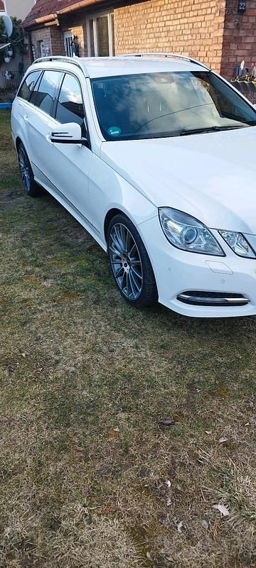 Gebraucht Mercedes E220 Avantgarde 170 PS (125 kW) 2012 Weiß Kombi