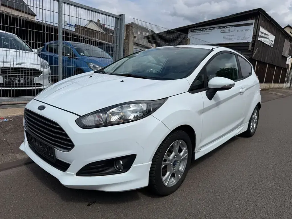 Gebraucht Ford Fiesta Trend 82 PS (60 kW) 2014 Weiß Kleinwagen