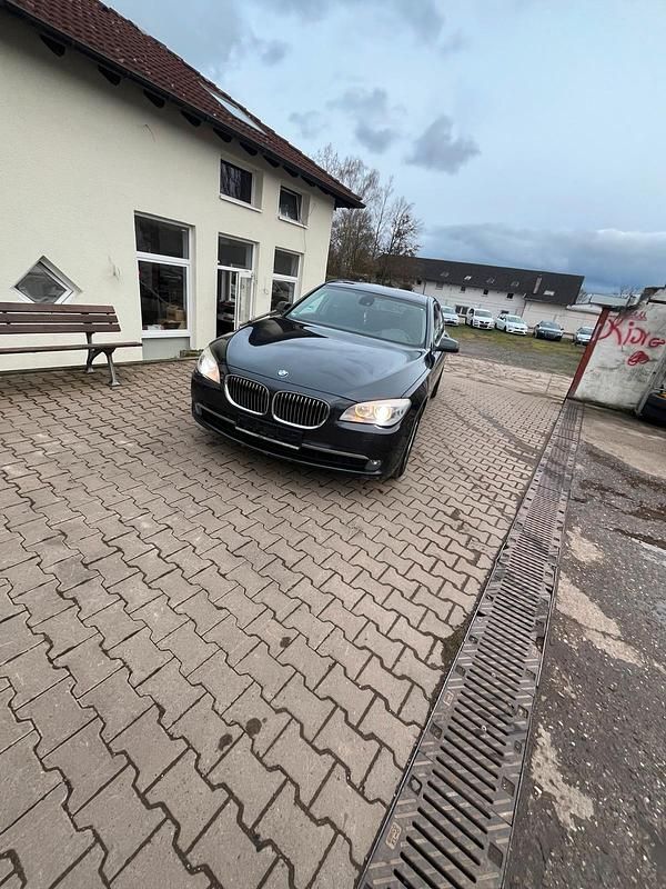 Gebraucht BMW 730 248 PS (182 kW) 2009 Grau Limousine