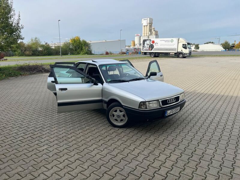 Second-hand Audi 80 Basis 90 CP (66 kW) 1990 Argintiu Berlinǎ