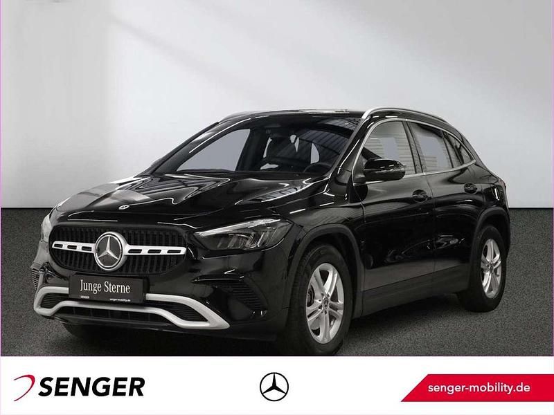 Gebraucht Mercedes GLA200 163 PS (119 kW) 2024 Unilack nachtschwarz SUV