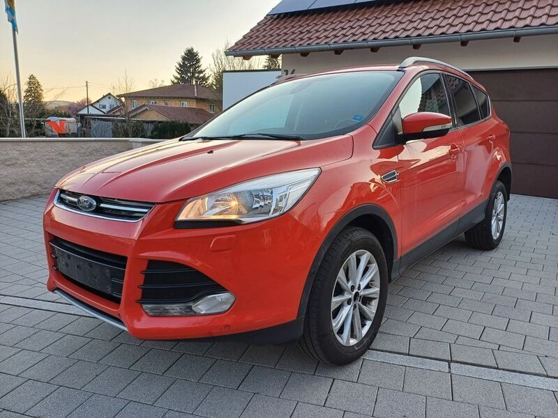 Rot Gebraucht 2015 Ford Kuga Titanium SUV | 9.850 € (Fairer Preis) - Bild 1/4