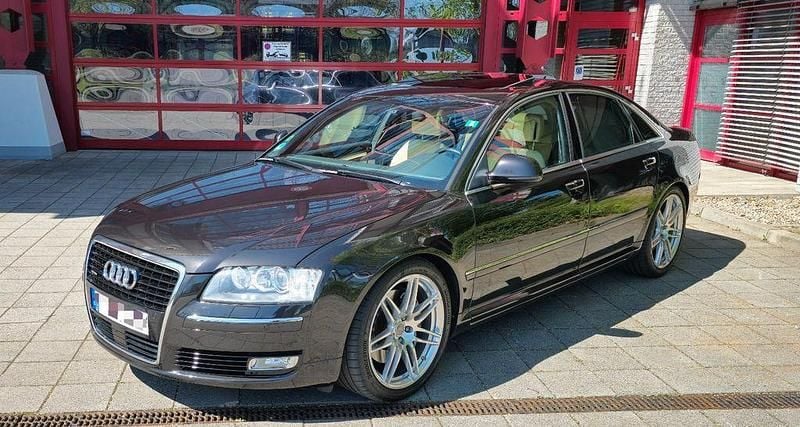 Braun Gebraucht 2009 Audi A8 Exclusive Limousine | 9.800 € (Fairer Preis) - Bild 1/4