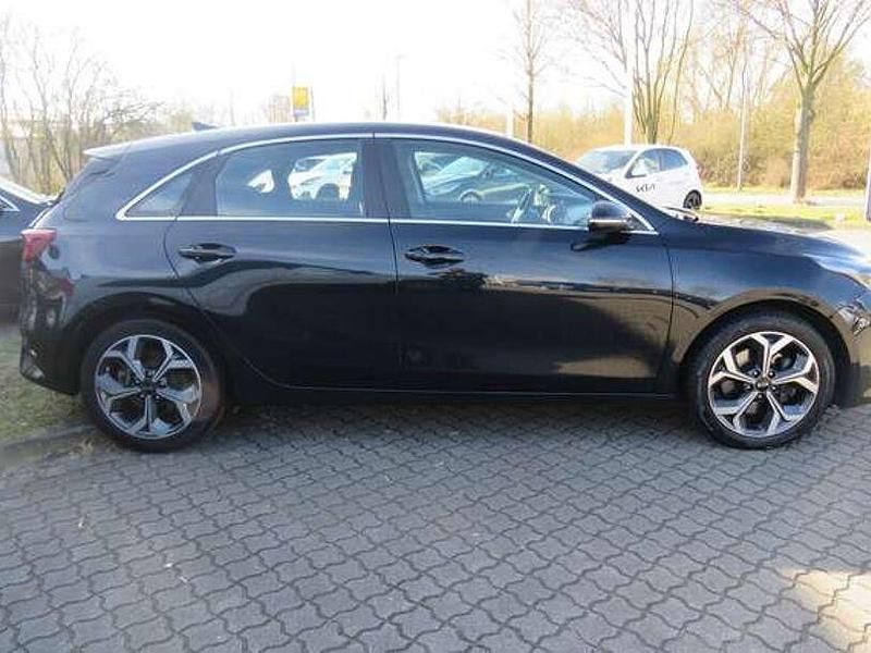 Gebraucht Kia Ceed Spirit 140 PS (102 kW) 2019 Schwarz Kleinwagen