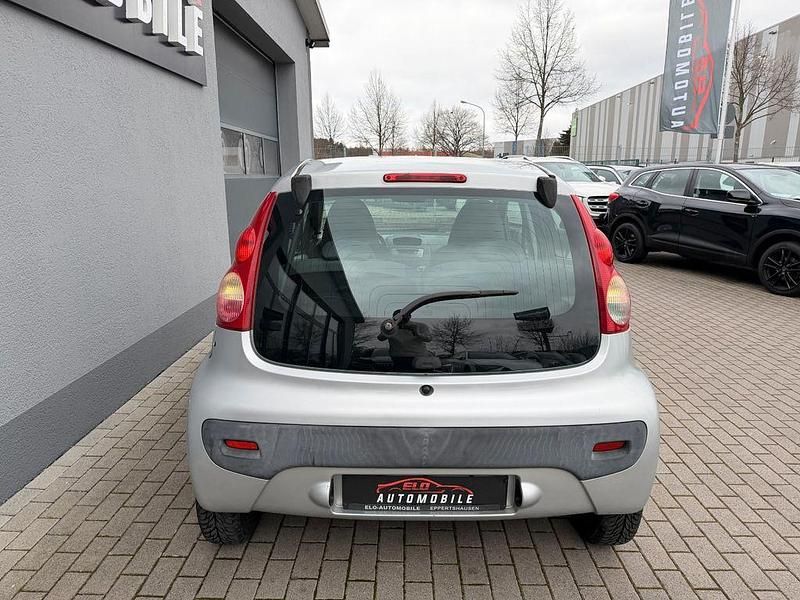 Gebraucht Peugeot 107 54 PS (39 kW) 2006 Silber Kleinwagen