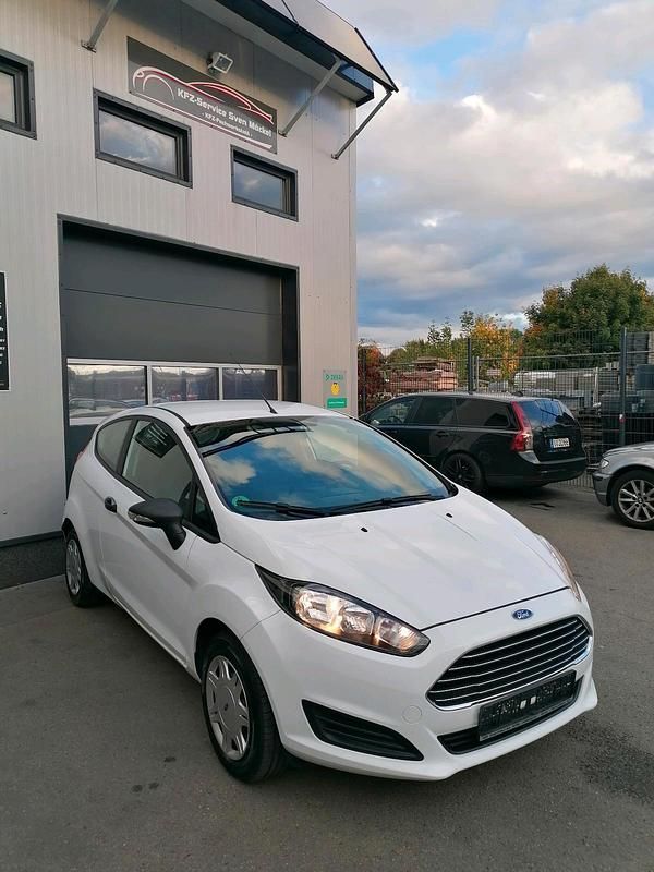 Gebraucht Ford Fiesta 60 PS (44 kW) 2015 Weiß Kleinwagen