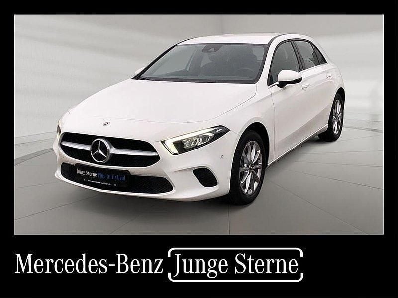 Unilack polarweiss Gebraucht 2022 Mercedes A250 Style Limousine | 23.980 € (Fairer Preis) - Bild 1/4