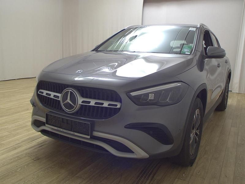 Gebraucht Mercedes GLA180 116 PS (85 kW) 2023 Mountaingrau  met. (metallic) SUV