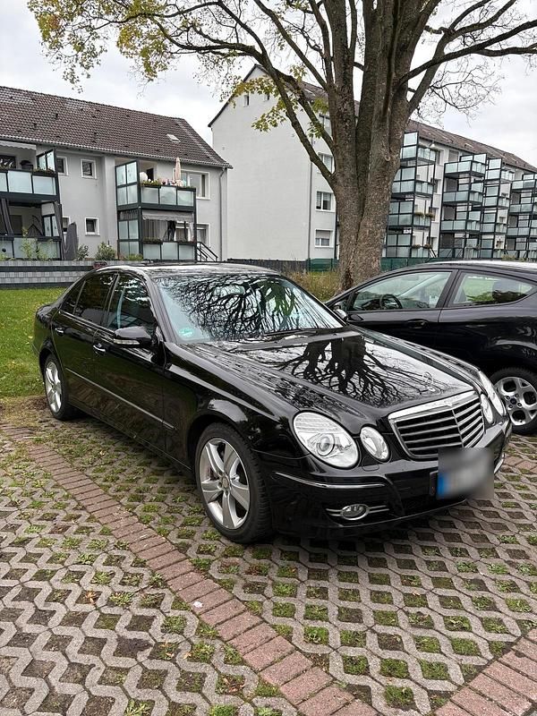 Schwarz Gebraucht 2008 Mercedes E200 Avantgarde Limousine | 4.300 € (Guter Preis) - Bild 1/4