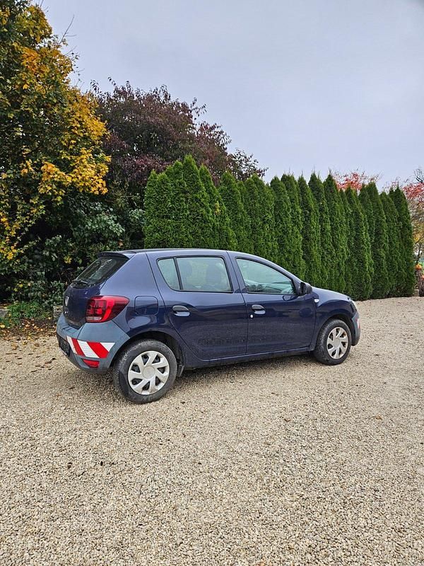 Gebraucht Dacia Sandero Acces 73 PS (53 kW) 2018 Blau Kleinwagen