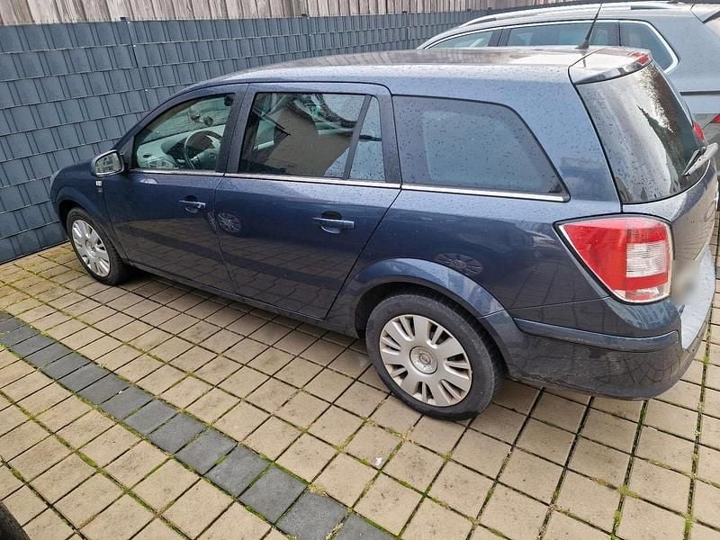 Gebraucht Opel Astra 90 PS (66 kW) 2010 Blau Kombi