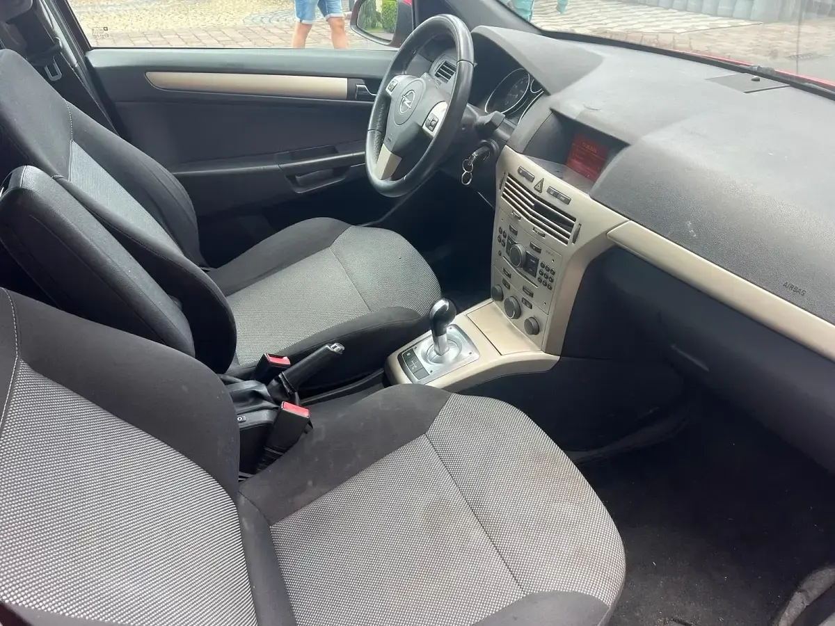 Gebraucht Opel Astra 105 PS (77 kW) 2009 Rot Kombi